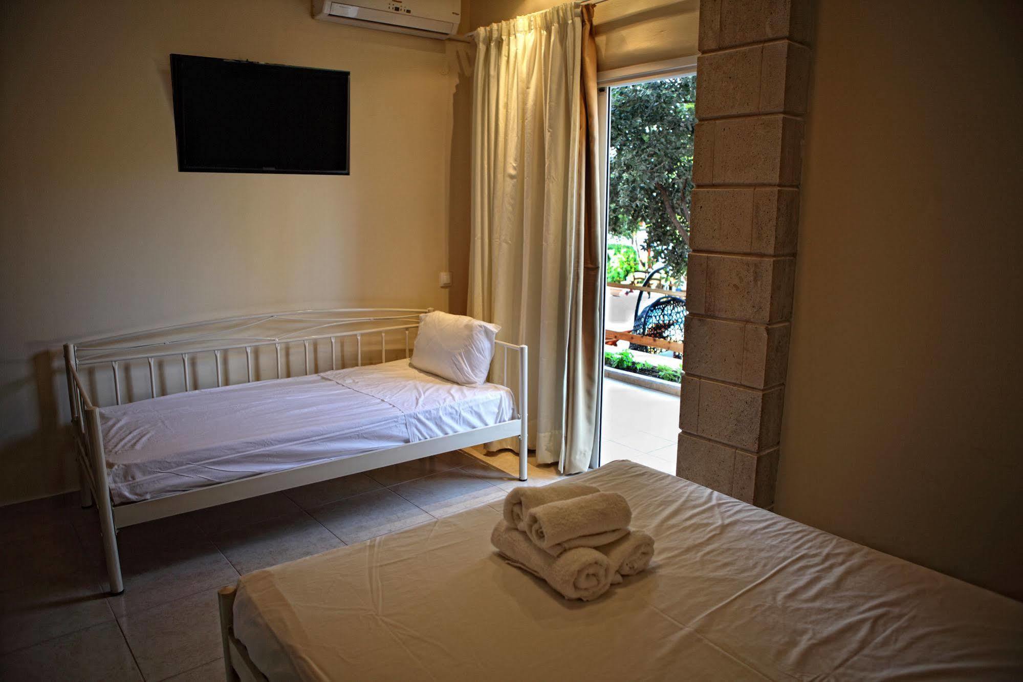 Niriides Beach Hotel Rethymno  Exterior photo